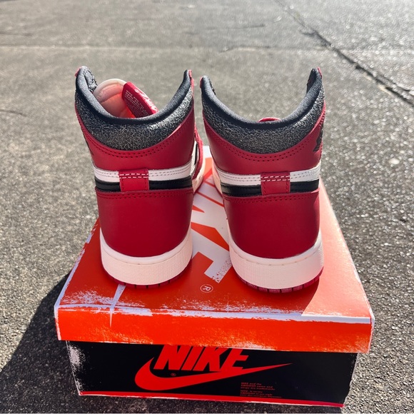 Nike Air Jordan 1 High Lost and Found Chicago New Size 4Y / 5.5W - Picture 3 of 6